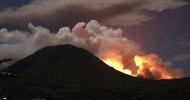 Indonezia: Erupție spectaculoasă a vulcanului Lokon