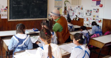 Stire din Cultură-Educație : Cine ajunge director de școală la țară