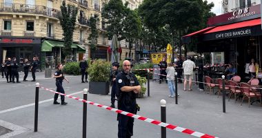 Stire din Actualitate : Panică la Paris. O persoană a murit după ce o mașină a intrat în plin în oamenii aflați la o terasă