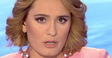 Stire din Diverse : Andreea Esca NU pleacă de la PRO TV. Vezi ce a declarat vedeta pe Facebook