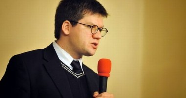 Stire din Politică-Administrație : Mihail Neamțu îl atacă pe Mihai Răzvan Ungureanu