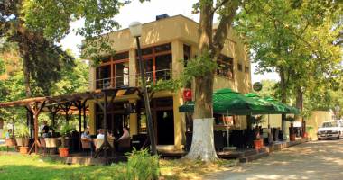 Stire din Social : GALERIE FOTO / Cum au ajuns WC-urile publice din Constanța baruri, restaurante și terase