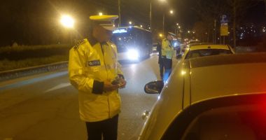 Stire din Eveniment : GALERIE FOTO. Într-o singură noapte, acțiunea polițiștilor constănțeni s-a soldat cu peste 30.000 lei amenzi și reținerea a nouă permise