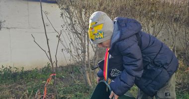 GALERIE FOTO. Micii școlari de la „Dan Barbilian” au plantat tei în localitatea Murfatlar - 3