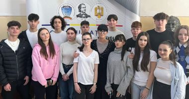 Stire din Cultură-Educație : ”Le Grand Prix” pentru proiectul liceenilor de la ”Eminescu”, la Concursul Naţional DELF Junior 2023