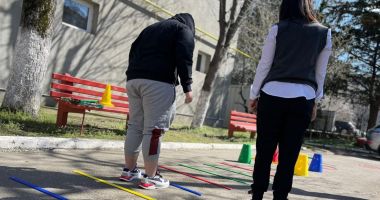 Stire din Social : Terapie prin mișcare în aer liber, la Centrul de Zi de Recuperare Constanța