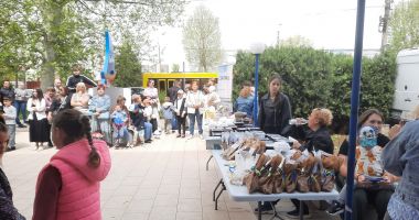 Târg caritabil de Paște pentru copiii defavorizați din mediul rural, la Centrul Comunitaria