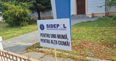FOTO. PROTEST LA CONSTANŢA! Poliţiştii îşi strigă nemulţumirile! Şeful IPJ: "Ne dorim să rezolvăm toate problemele" - 2
