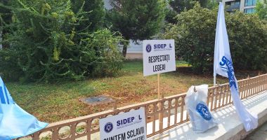 FOTO. PROTEST LA CONSTANŢA! Poliţiştii îşi strigă nemulţumirile! Şeful IPJ: "Ne dorim să rezolvăm toate problemele" - 3
