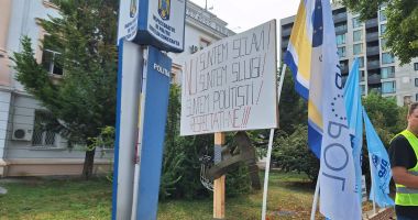 FOTO. PROTEST LA CONSTANŢA! Poliţiştii îşi strigă nemulţumirile! Şeful IPJ: "Ne dorim să rezolvăm toate problemele" - 6
