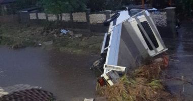 Imaginile dezastrului lăsat de inundații. Peste 300 de pompieri la datorie - 2
