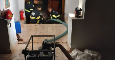 Imaginile dezastrului lăsat de inundații. Peste 300 de pompieri la datorie - 3