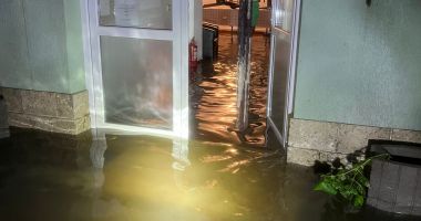 Imaginile dezastrului lăsat de inundații. Peste 300 de pompieri la datorie