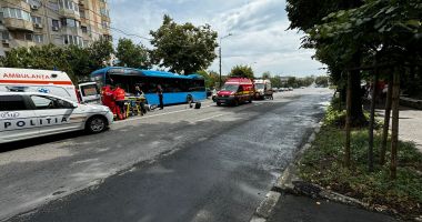 Accident la ”Dacia”. Un livrator de mâncare, lovit de un taxi - 2