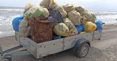 Plaja Sulina, invadată de gunoaie. Au fost colectați peste 170 de saci cu deșeuri - 2