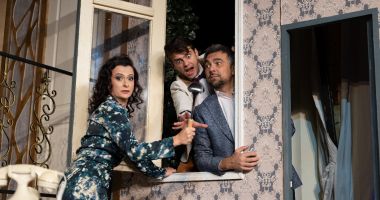 Stire din Cultură-Educație : Premieră pe scena Casei de Cultură din Constanța: comedia “Cum iubește cealaltă jumătate”