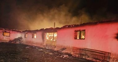 Stire din Eveniment : Incendiu de amploare la o casă din Limanu. Au ars peste 100 de metri pătrați