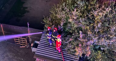 Noapte albă pentru 20 de salvatori constănțeni. Incendiul din Portul Murfatlar, lichidat în această dimineață - 4