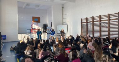 Stire din Cultură-Educație : Maersk și Academia Navală „Mircea cel Bătrân” promovează industria și studiile maritime în rândul liceenelor