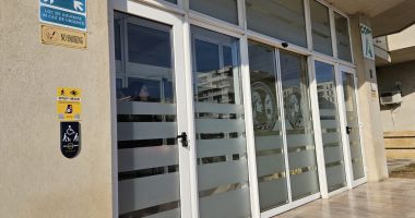 Stire din Cultură-Educație : Echipamente de ghidare și semnalizare pentru persoanele cu deficiențe vizuale și auditive, instalate la Universitatea ”Ovidius”