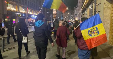 Susținătorii lui Georgescu protestează. Cum au reacționat când CCR a respins candidatura acestuia - 2