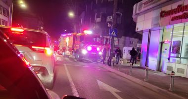 Stire din Eveniment : Alertă pe strada Ștefan cel Mare! O casă a fost cuprinsă de flăcări