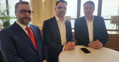 GALERIE FOTO. Cazinoul, luat cu asalt de politicieni. Simbolul Constanței, predat edilului Vergil Chițac, în prezența premierului Marcel Ciolacu - 6