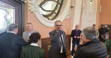 GALERIE FOTO. Cazinoul, luat cu asalt de politicieni. Simbolul Constanței, predat edilului Vergil Chițac, în prezența premierului Marcel Ciolacu - 4