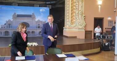 GALERIE FOTO. Cazinoul, luat cu asalt de politicieni. Simbolul Constanței, predat edilului Vergil Chițac, în prezența premierului Marcel Ciolacu - 9