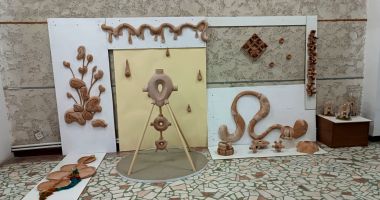 Stire din Cultură-Educație : Elevii-artiști ai Colegiului ”Regina Maria” vernisează expoziția "Eroziune"