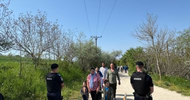 Zeci de constănțeni, prezenți la manifestările religioase de la Mănăstirea Dervent - 2