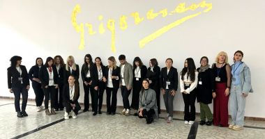 Stire din Cultură-Educație : După Noaptea Muzeelor, studenții voluntari, de mare ajutor la Muzeul de Artă Constanța