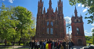 Stire din Cultură-Educație : Zece elevi de la Liceul Teoretic „Traian” au participat la un proiect Erasmus+ în Lituania despre educația media
