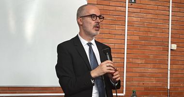Expusă mai mult ca niciodată riscurilor din online, ”generația Z simte că viața este o povară” - 2