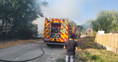 Pompierii constănțeni, în alertă! Incendiu în zona Vivo, vegetația uscată a luat foc - 3