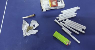 Stire din Eveniment : Tineri prinși când se drogau pe stradă, în județul Constanța! Jandarmii au intervenit