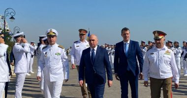 Stire din Politică-Administrație : Marele absent de la Ziua Marinei, președintele Nicușor Dan. Este prezent premierul României