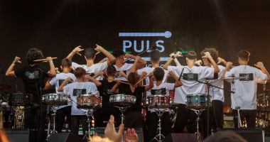 Stire din Cultură-Educație : Pulsul spectacolului se simte prin percuție. Tinerii Colegiului de Arte din Constanța bat ritmul succesului