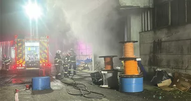UPDATE Incendiu la o hală plină cu cabluri electrice. Intervin pompierii - 3