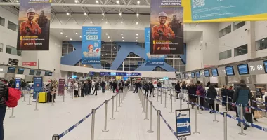 Stire din Social : Viscolul lovește aeroporturile Capitalei! Avioanele decolează, dar întârzierile sunt inevitabile