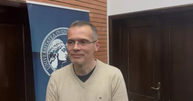 Stire din Cultură-Educație : Adelin Petrișor: „Experiența din zonele de război m-a învățat să mă bucur de lucrurile simple”