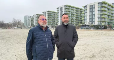 Stire din Social : Operatorii de plajă din Năvodari atacă licitațiile în instanță: „Turismul nu se poate face în capcane birocratice”