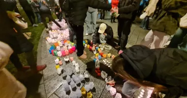 Stire din Cultură-Educație : Sute de constănțeni s-au alăturat mișcării globale „Ora Pământului”