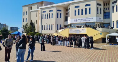 Mare înghesuială la EduCampus Constanța. Elevii au luat cu asalt târgul ofertelor educaționale - 3