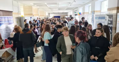 Stire din Cultură-Educație : Mare înghesuială la EduCampus Constanța. Elevii au luat cu asalt târgul ofertelor educaționale