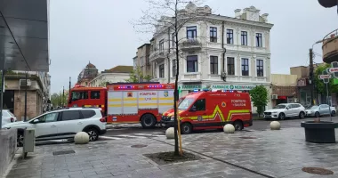 Stire din Eveniment : Incendiu la parterul unui bloc din Constanța. Numeroase persoane evacuate