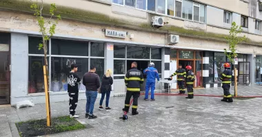 Incendiu la parterul unui bloc din Constanța. Numeroase persoane evacuate - 2