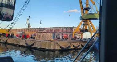 Stire din Eveniment : Trei marinari egipteni, preluați de urgență din rada Portului Constanța. Intervenție Medevac a ARSVOM