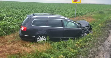 Impact între două mașini la ieșirea din Mihai Viteazu. Trei persoane au fost rănite - 3