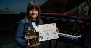 Stire din Cultură-Educație : Marele Trofeu al Concursului Național de Interpretare Pianistică „Piano Art” a ajuns în Dâmbovița